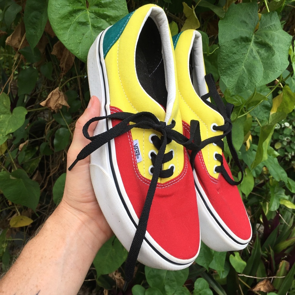 Vans sneakers rasta colors great condition 🦩